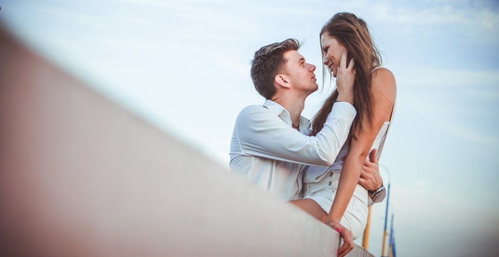 20 rzeczy, które robi mąż kochający swoją żonę