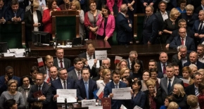 blokada mównicy Sejmowej przez opozycję