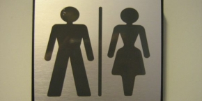 USA: władze zmuszają szkoły do udostępniania damskich toalet chłopcom
