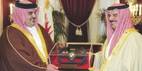 po prawej - król Bahrajnu Hamad Bin Isa Al Khalifa