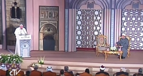 papież Franciszek przemawia na Uniwersytecie Al-Azhar