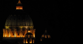 Katolickie media o orgii i kokainie w Watykanie. Kardynał oskarżony o pedofilię
