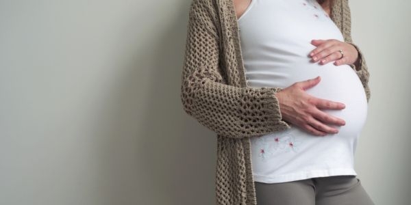 Niepokojące dane: co czwarta Polka w ciąży sięga po używki
