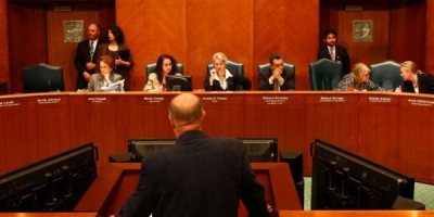 burmistrz Annise Parker (blondynka) po środku na przesłuchaniu w Radzie Miasta