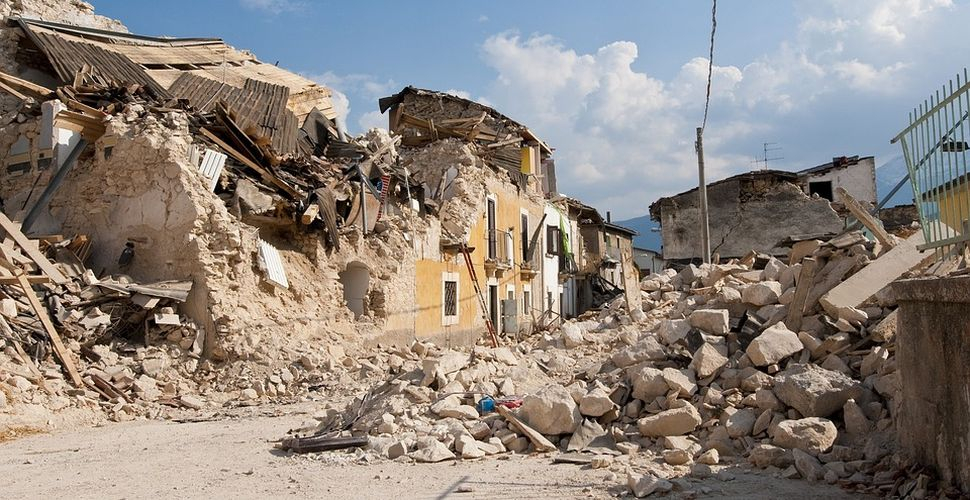 skutki trzęsienia ziemi we Włoszech