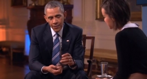 Barack Obama pokazuje różaniec