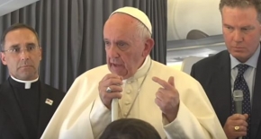 konferencja prasowa papieża Franciszka na pokładzie samolotu 