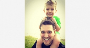 Michael Buble z synem Noahem po wakacjach w 2016 roku