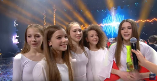 Roksana Węgiel udziela wywiadu po konkursie Eurowizji Junior