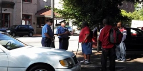 policja zabrania karmienia bedomnych w Raleigh (USA)