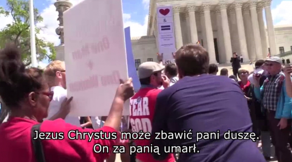 Chrześcijanie weszli w progejowski tłum przed Sądem Najwyższym USA i zaczęli głosić (WIDEO)