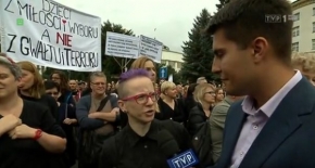 Uczestniczki proaborcyjnego czarnego protestu ośmieszyły się przed kamerą TVP (WIDEO)