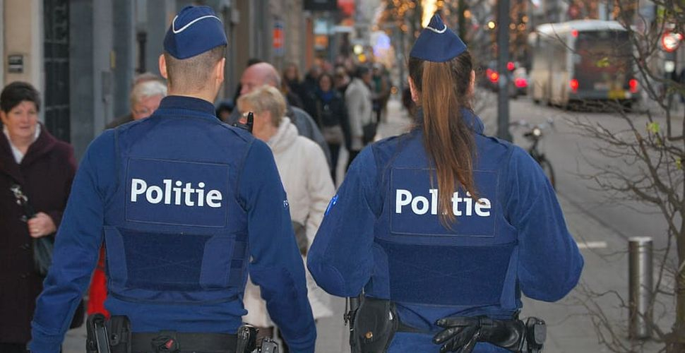 Belgia: atak na policjantów. Napastnik krzyczał Allahu Akbar