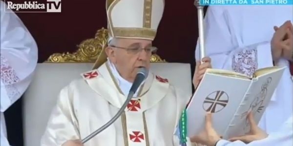 papież Franciszek ogłasza świętymi Jana Pawła II i Jana XXIII