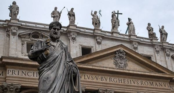 pomnik św. Piotra w Watykanie