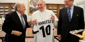 Franciszek i szef FIFA - Sepp Blatter
